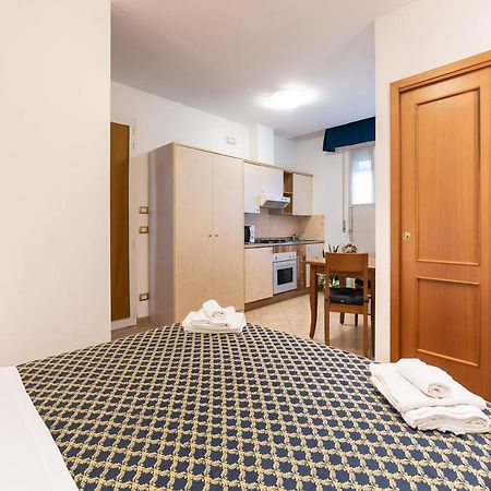 Residenza Melucci Aparthotel Rimini Exterior foto