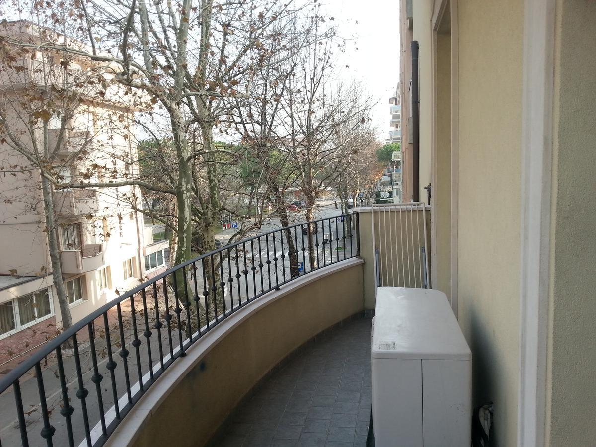 Residenza Melucci Aparthotel Rimini Exterior foto