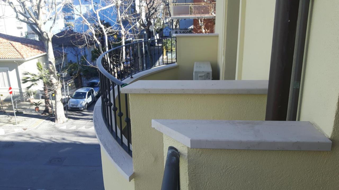 Residenza Melucci Aparthotel Rimini Exterior foto